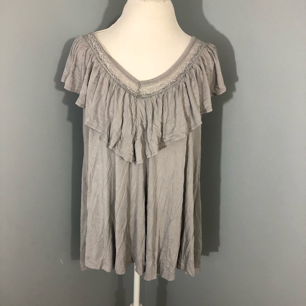Lace detail and ruffle on of off shoulder top